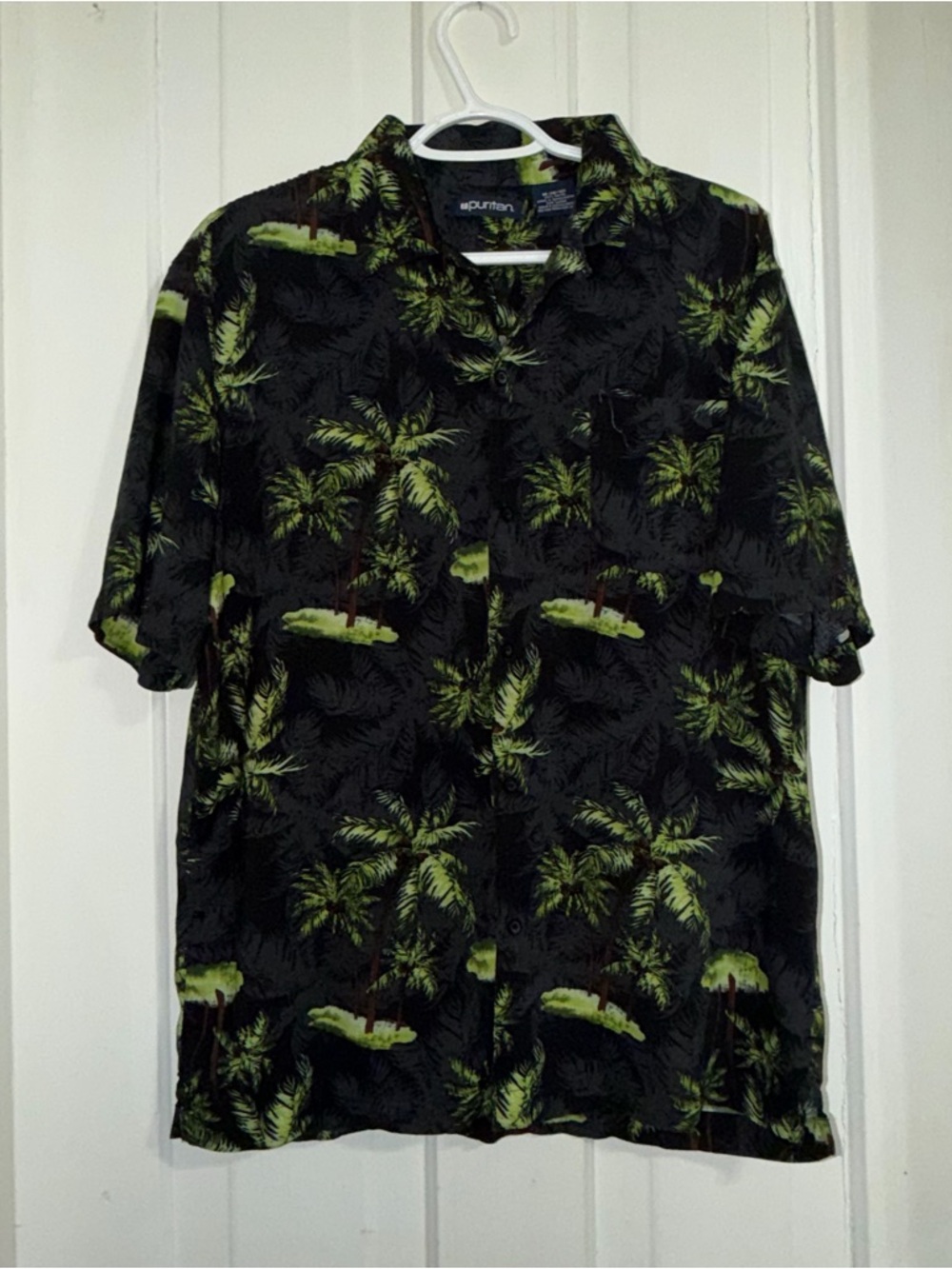 Men's size medium (38/40) Black Hawaiian Palm Print Button-Up Shirt top vacation